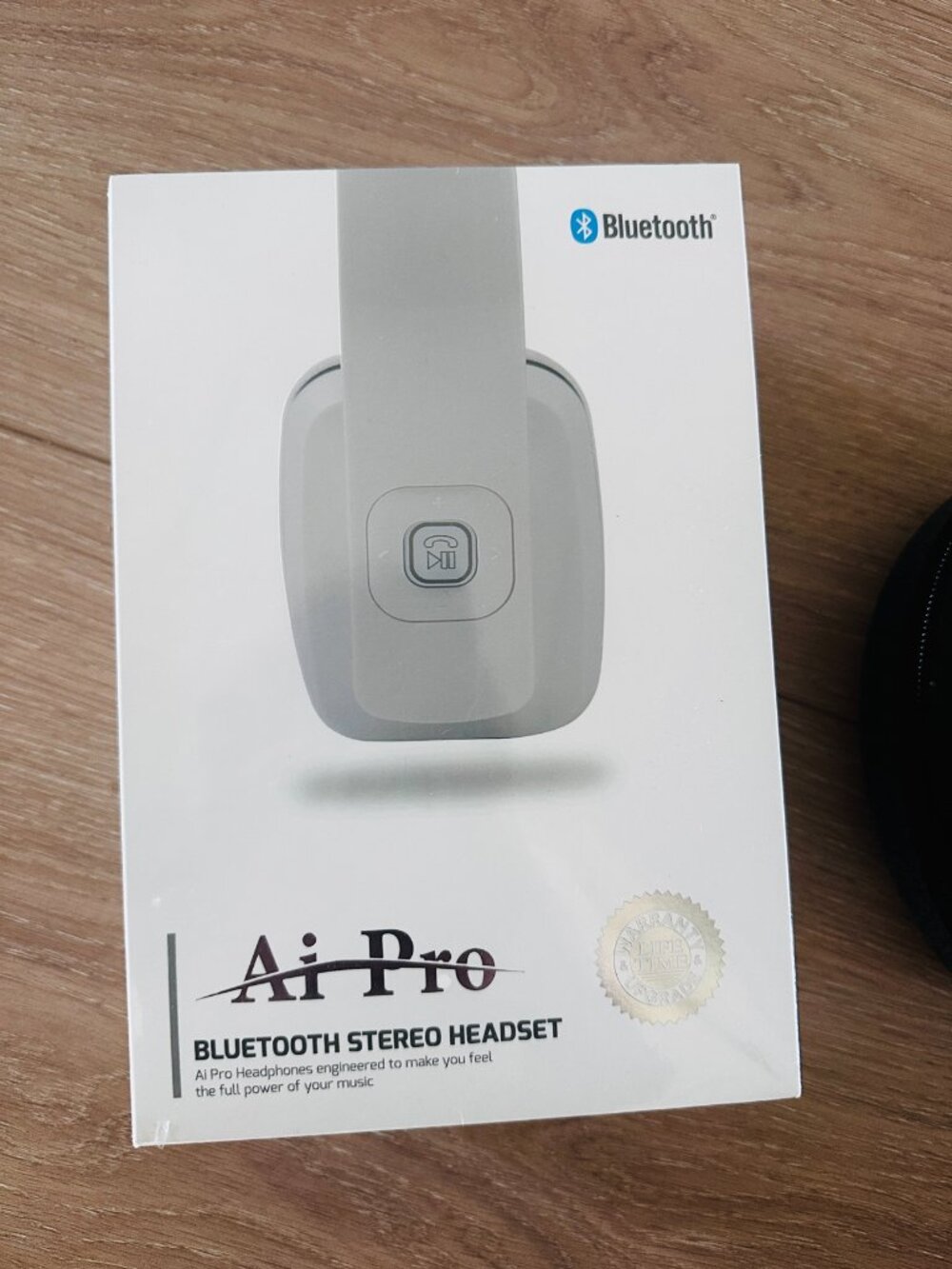 2x Ai Pro Bluetooth Stereo Headset AIPRO-200 Plus Black + white